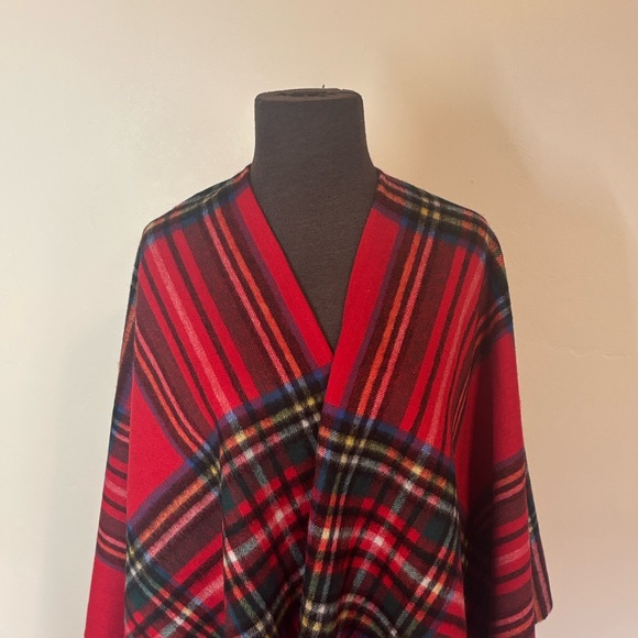 NEW Kiltane Scotland Lambswool Plaid Shawl Poncho Wrap NWT - Picture 2 of 7